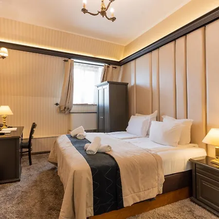 מלון Tsarevets Boutique & 4*