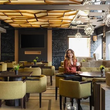 מלון Tsarevets Boutique & 4*