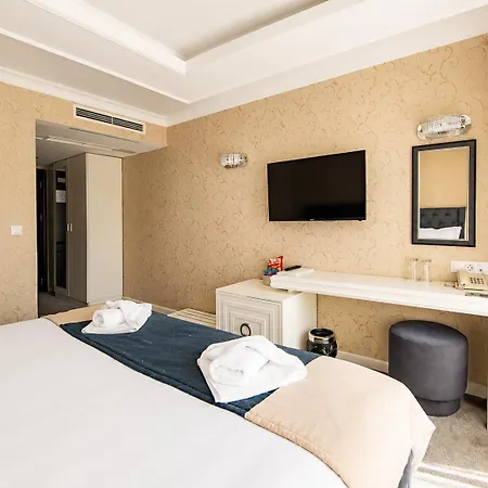 מלון Tsarevets Boutique & 4*